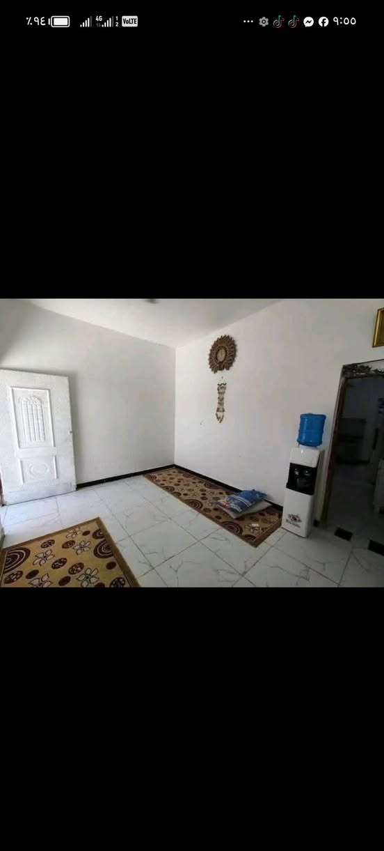 مشتمل مساحه 100متر 
بحي الحكيم بنزله عطوف 
غرفه وهول ومطبخ وستقبال 
سند 25مسجل بلديه 
السقف صب لارضيه سيراميك بيت فارغ حالين جاهز لسكن
السعر مناسب 18وبي مال *********** الاستفسار
