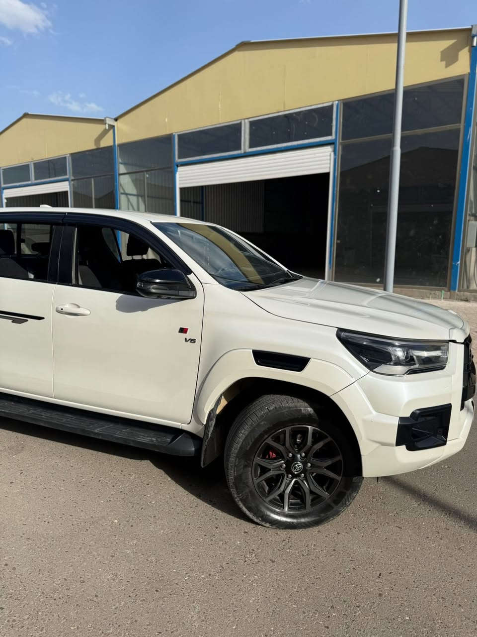 السلام عليكم هايلوكس GR مديل 2022
سونار خاص 
***********
