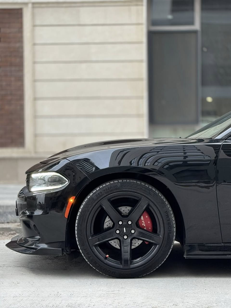 ب سعر البلاش (  جارجر) 2018 كندي 

فول  مواصفات  اقوه مواصفات بل جارجر 
(كفاله  عامة   داخلة بس بل عراق انطخت جاملغ امامي الايمن والجاملغ الخلفي صار صبغ عل كدهن) 

سياره جديده بمعنى الكلمه ومصروف عليها بل عافيه عل ياخذها 
رقم اربيل الجديد هزة وفحص وسنوية كلشي جديد
المحرك : V6.  3.6L .
المواصفات 
فتحة سلايد روف :
* جناح خلفي بلادي
* ويل تو سايز  تخم تاير جديد
* ستيرن رياضي . 
مقاعد رياضية جلد احمر . 
* مصابيح أمامية زنون . 
* كشافات الضباب زنون . 
* المصابيح الأمامية مع LED . 
* حساسات . 
* شاشه كبيرة مع نظام ملاحة نفكيشن GPS .
* الشاشة مع اوپشنات SRT . 
* سستم صوت الپاين .. 
* مقاعد أمامية كهربائية  
* مقاعد أمامية وتدفئة . 
* تشغيل عن بعد . 
* ستيرن كهربائي . 
* تدفئة ستيرن . 
* محدد سرعة . 
* تلفون بلوتوث . 
* كاميرا خلفية .
* مرايا متحسسة للاضاءة العالية .
* كير شفتر بالستيرن . 
* دخول ذكي (بصمة) .
* الرقم تحويل ثاني 

السعر   204  وبيها مجال 

*العنوان: بغداد  حي الحسين 
للاستفسار على الرقم  ***********
