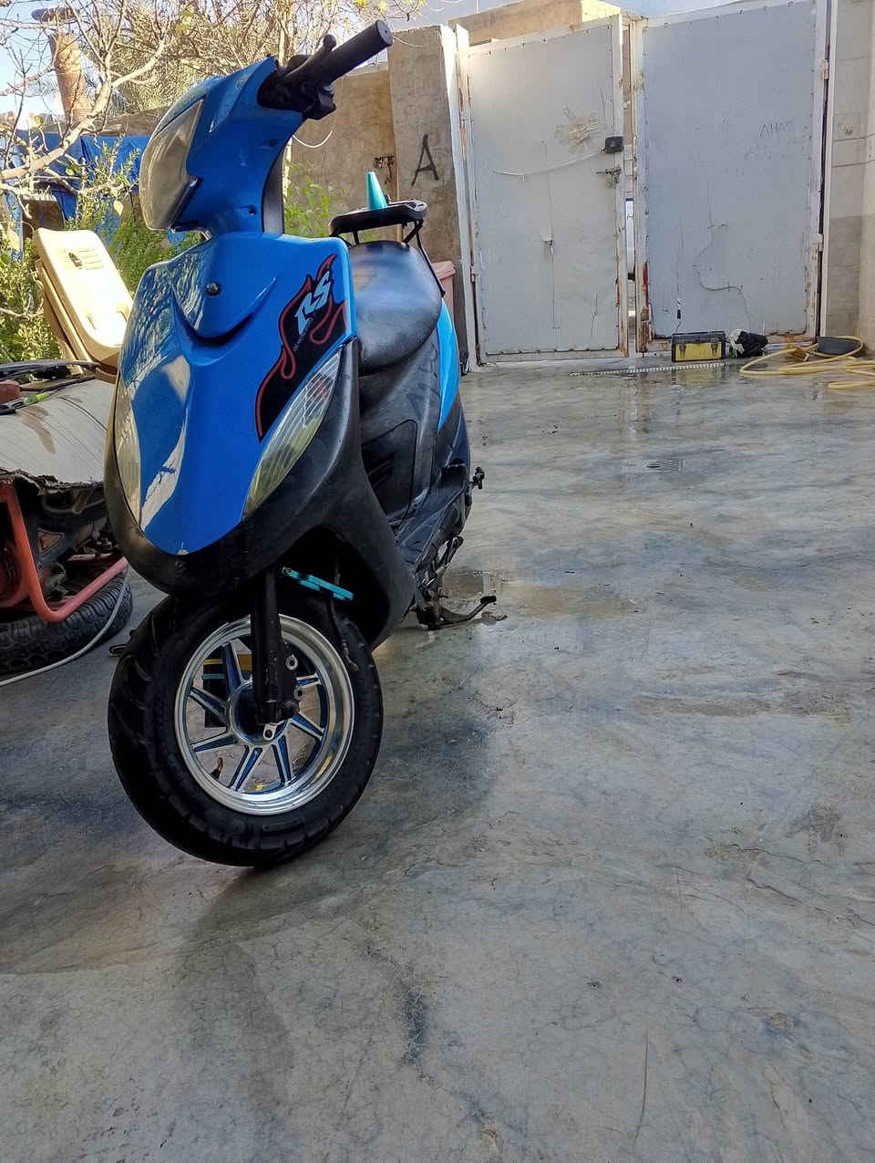 السلام عليكم
دراجه ماكس عدله للبيع 
مكينة بلاد 49 بيهة تزويد سمائي  
خفيف شيال رياضي و كلچات رياضي 
قبق فلاوين و صالنصه FM وياله رياضي 
نجمة كاسحه دراجه شلعة ومعدل 
الرقم ***********
المكان ديالى بلدروز 
السعر 600 وبيهة مجال
