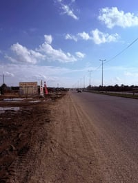 قطعة لإيجار فقط مساحة ٦٠٠م عل شارع ١٠٠سنتر  لاستفسار  07831539813