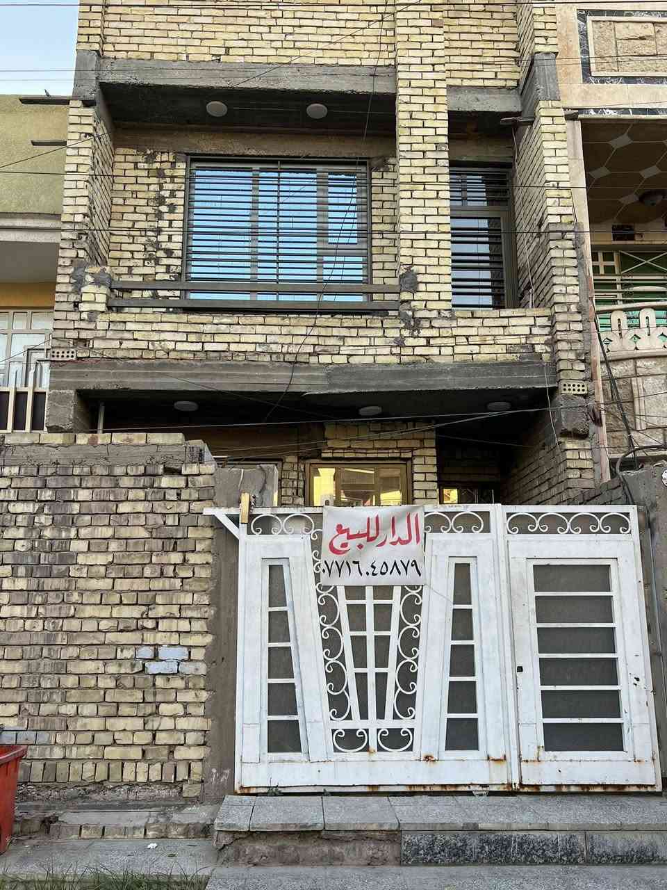 بيت مساحة ١٠٠ متر للبيع
بيت المساحة ١٠٠ متر (٥*٢٠) في منطقة البلديات ال UN المربع الذهبي
البيت نظيف وبناء جديد كما موضح في الصور 
للأستفسار التواصل عبر الرقم فقط 
*********** 

فيديو توضيحي للبيت في التعليقات ..
