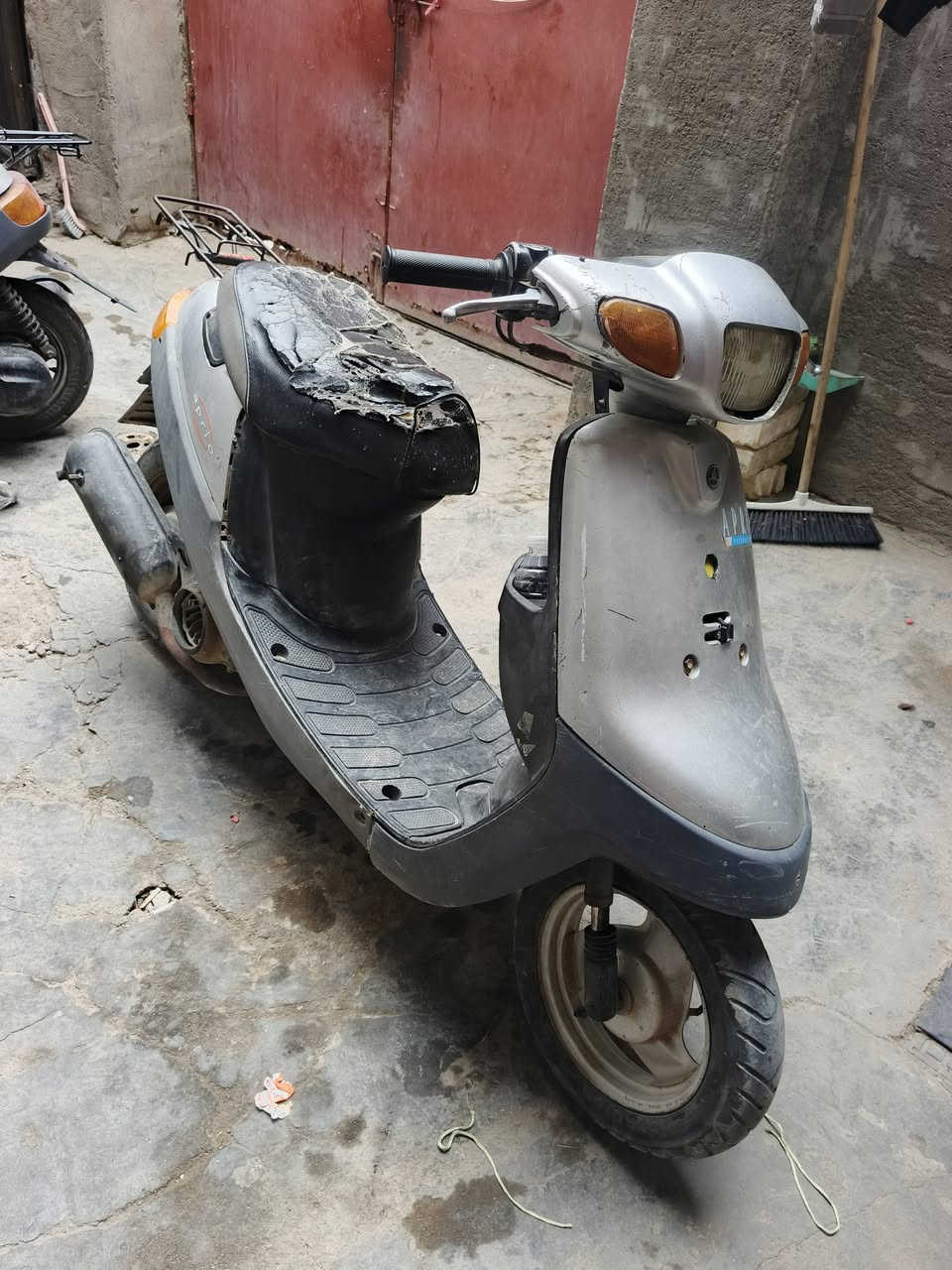 سلام عليكم بطه للبيع دراجه نضيفه سلف شغال  كهربائيات كلها شغاله يرادلها ترتيبات بسيطة دوشمه كشن وصالنصه شوي تعبانه 180 وبيها مجال مكاني كربلاء حي العامل ***********
