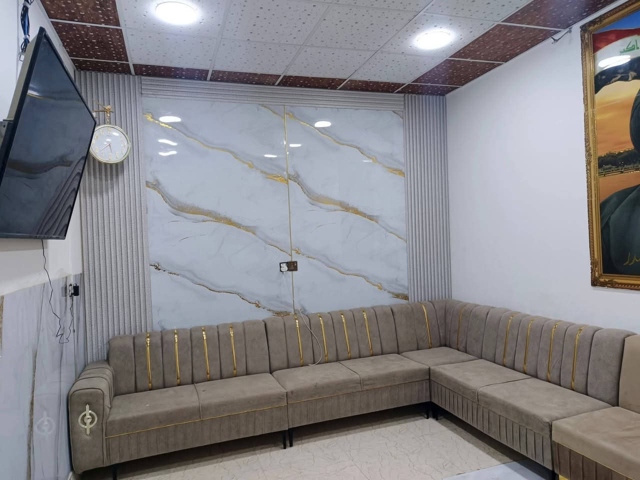 سلام عليكم بيت طابقين للبيع الناصرية حي اريدو بنيان جديد 2024 الطابق الأول صاله وصحيات وغرفه وديوانيه ومطبخ والطابق الثاني غرفه وصاله وصحيات واقع حال  الشراي خاص ***********

