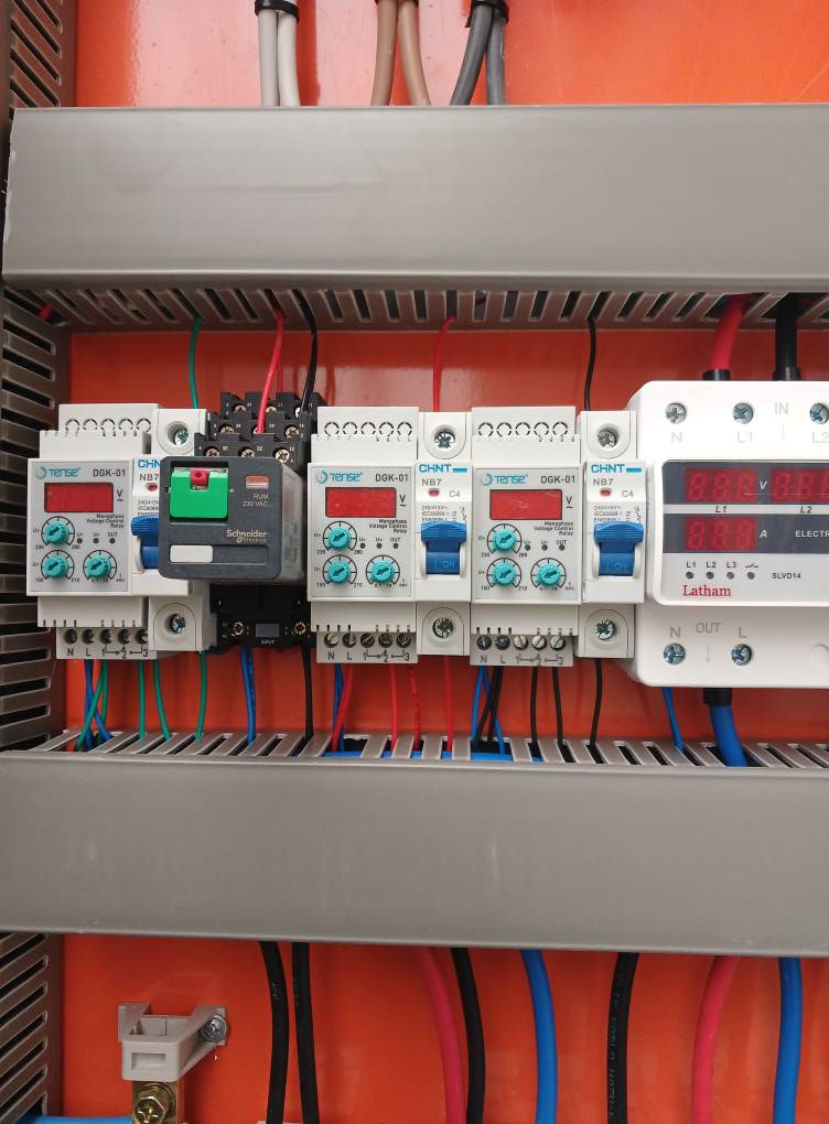 السلام عليكم وتحية طيبة لجميع المتابعين...
إكمال عمل بورد. Ats مرحلتين بنظام البارد المنفصل سنكل فيز
بنظام الحماية المتكامل كهربائي وميكانيكي
المواد المستخدمة شركة chint  الصينية
كونتيكتر الوطنية 80امبير
كونتيكتر الطاقة 80امبير 
كونتيكتر لحماية السبالت  100 امبير
سلكتر إلكتروني للتغير بين الخطوط في حال انقطاع احد الفيزات
للاستفسار مراسلة الصفحة او الاتصال عالرقم او الواتساب
***********
***********
تحياتي لحضراتكم.
