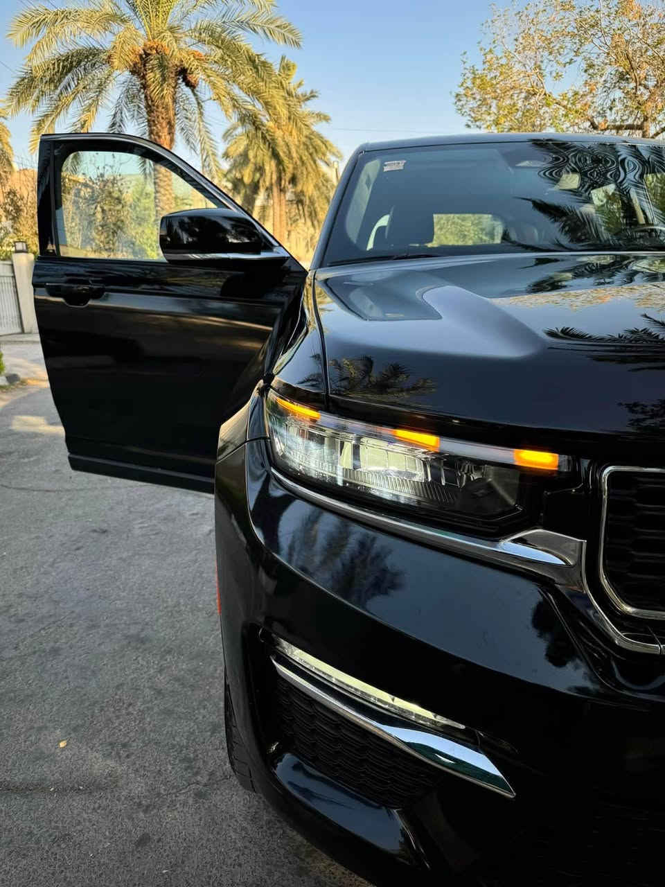 جيب كراند شيروكي 5 راكب لمتد
الموديل: 2022 وارد امريكي

المحرك:   V6 3.6L

العداد 67 الف

المواصفات:

* دفع رباعي 4x4. 

* رادار امامي مع مانع تصادم. 

* تحذير الخروج عن المسار . 

* تحذير النقطة عمياء  .

* نظام تحذير عند التقاطعات.  

* نظام تقليل الضجيج داخل المقصورة. 

* إنارة محيطية. 

* تعديل وضعيات مقود السائق كهربائيا. 

* مرايا تعتيم ذاتي. 

* سقف بانوراما.   

* شاشه كبيرة 10.1 انج . 

* نظام الخرائط (GPS).

* لوحة القيادة بقياس 12 أنچ. 

* كير شفتر بالستيرن. 

* المصابيح الأمامية LED.

* كشافات الضباب LED. 

* دخول ذكي. 

* بصمة على 5 ابواب للدخول الذكي. 

* تشغيل عن بعد.

* الصندوق الخلفي كهربائي.

* ذاكرة لحفظ وضعيات الجلوس للسائق. 

* المقاعد الأمامية كهربائية.

* المقاعد الأمامية تدفئة.

* حساسات امامية. 

* حساسات خلفية. 

* 5 راكب.

* مكيف خلفي

* تدفئة ستيرن. 

* مانع تصادم خلفي.

* بلوتوث تلفون. 

* محدد سرعة. 

* نظام التشغيل والاطفاء الاوتوماتيكي ( Auto Start System ).

مكاني بغداد / جميله 

للاستفسار الاتصال على الرقم ***********
