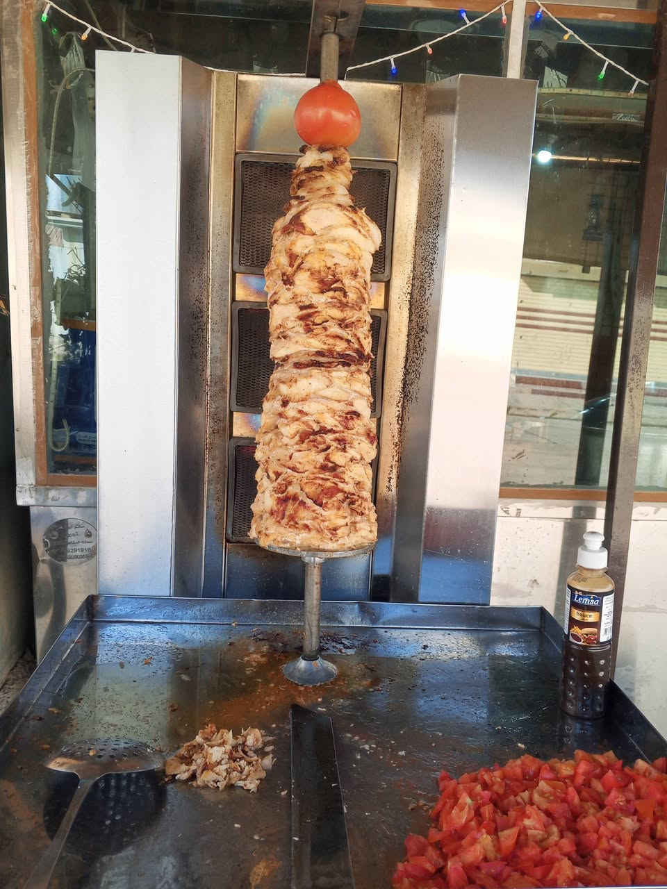 شوايه شاورما نضيفه حيل وشرط تفحصها وتاخذها
السعر ب150 وبيها مجال قليل 
***********
