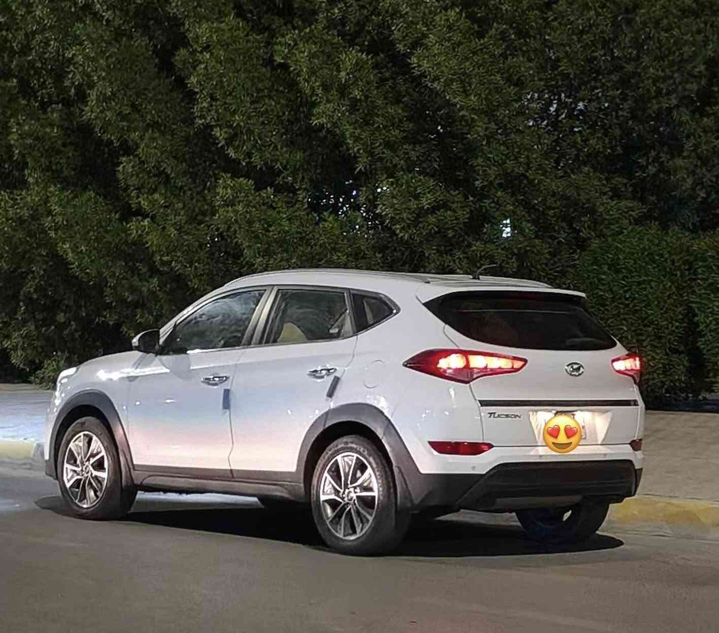 توكسان للبيع
***********  هـ
السعر   188   مجال بسيط
مكفوله كفاله عامه 
شركه الكاصد
موديل 2018
رقم بغداد بسمي
ماعده البانوراما
مكينة 2000
ماشيه 138الف
داخل بيجي
كامره
قطعتين تبريد 
رادارات جانبية
كروز سرعه
  ويل كروم 19
   بك لايتLED
   حساس خلفي
 مكاني.  كربلاء
