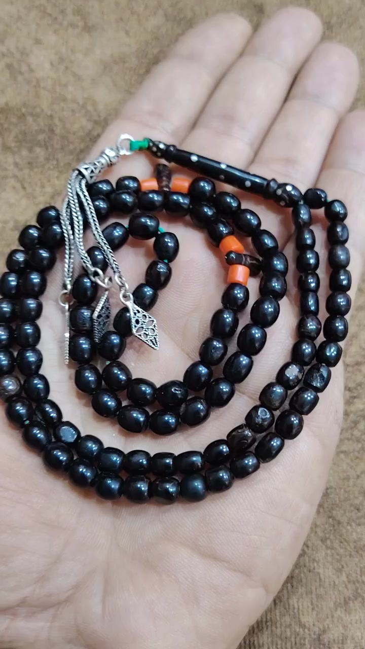 #يسر حجازي 📿 قديم 📿
19غرام101خرزة
بغداد المشتل 
واتساب***********
