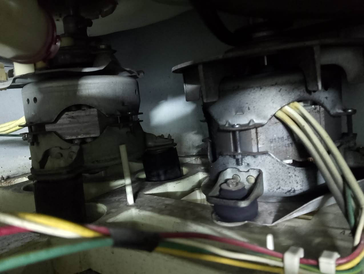 غساله هيتاشي اصلي ياباني 5كيلوات شرط نضاف فول وضع شركه مع ضمان اسبوع العنوان موصل حي  القاهره السعر 100الف ***********
