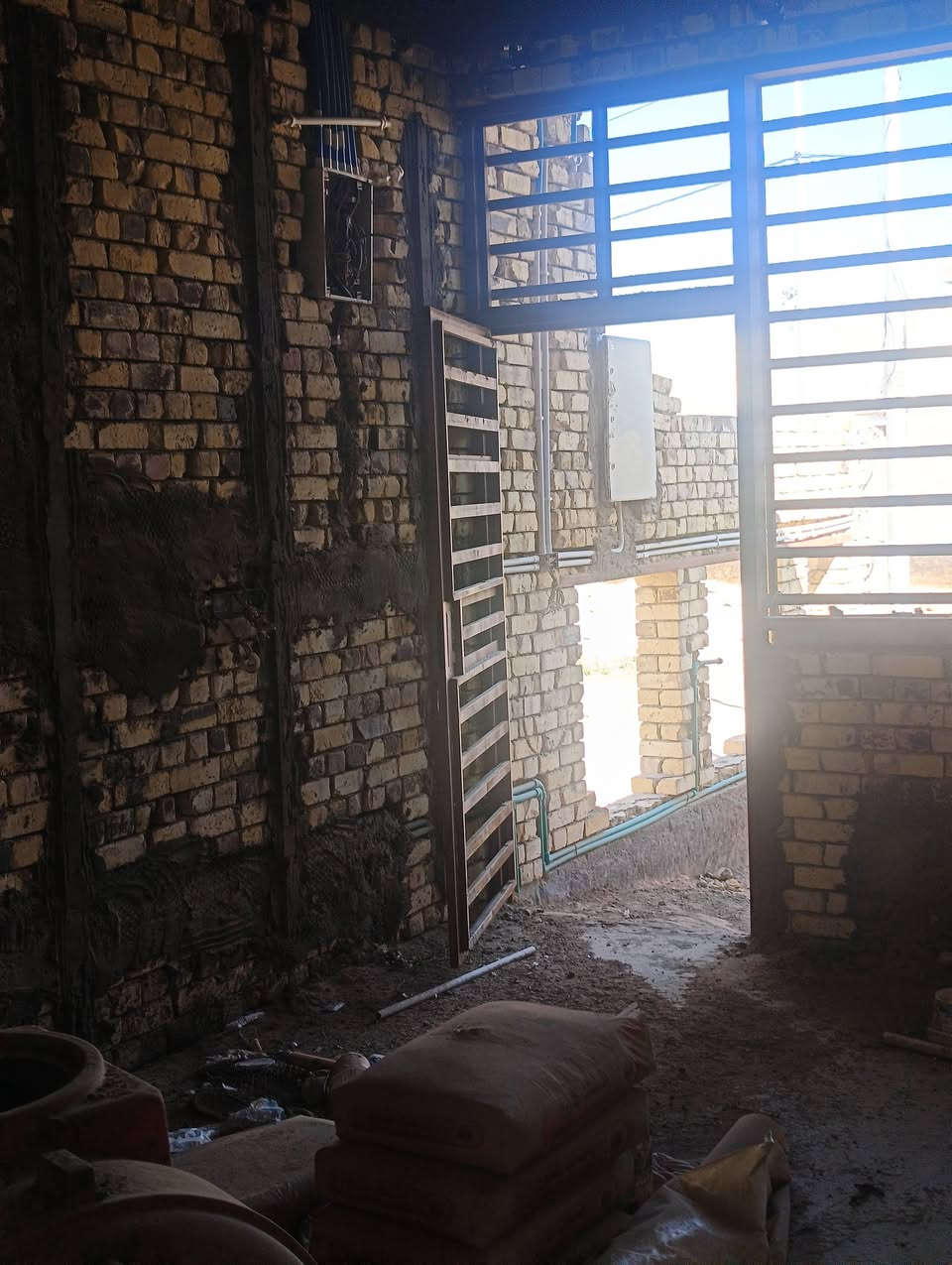 سلام عليكم بيت للبيع  طابو صرف منطقت الطيارين 150 متر للستفسار
***********
