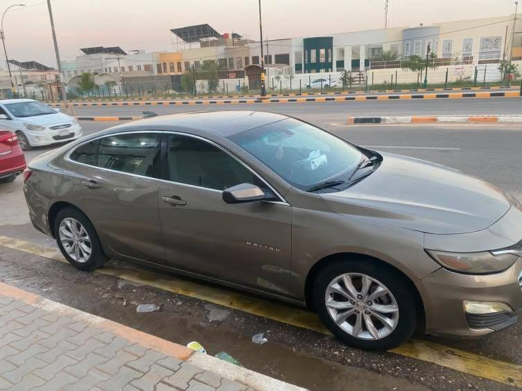 سلام عليكم شوفرليت ماليبو موديل 2020 وارد امريكي السونار موجود بل منشور السياره بيها قطعتين فقط السيارات فئت LT سياره عليها منضومه تبريد جديده وحداديه جديده وكهربائيات كلها على البلاد السياره ما ملعوب بيها السياره خير من الله وجديده ماشيه 140 الف 
مواصفات ماليبو معروفه شاشه تحكمات ستيرن تشغيل عن بعد قطعتين تبريد مثبت سرعه وبعد بيها مواصفات المكينه 1500 تيربو السياره رقمها نجف بسمي مداور ثاني يوم 
ومكان السياره النجف ملحق قريه الغدير السعر 108 وبيها مجال لشراي الاستفسار أكثر اتصل على رقم *********** بدون مراوس
