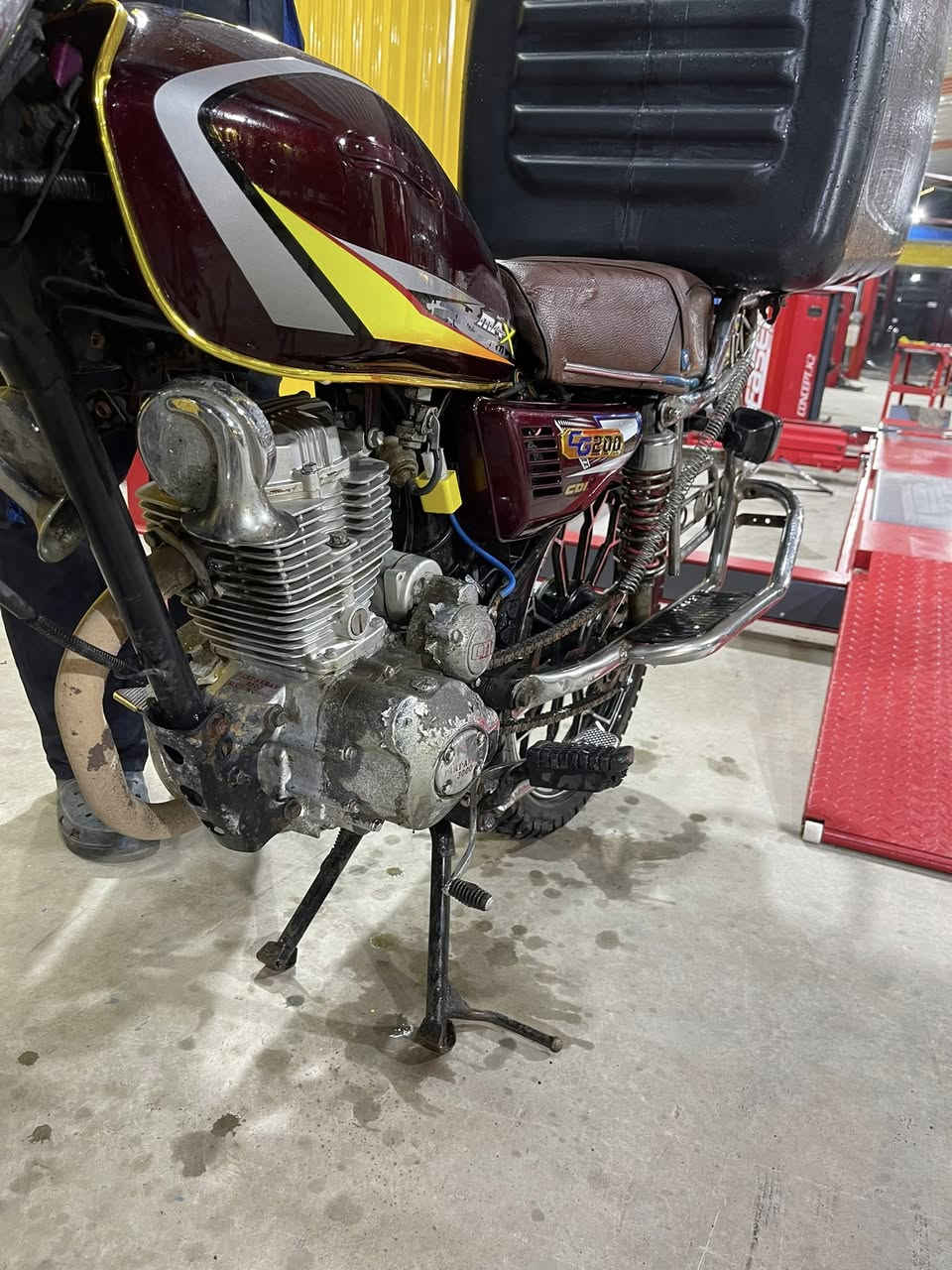 إيراني 5كير موديل 22 اصولي أوراق تجفيت جديد 
تاير خلفي جديد زنجيل جديد كهربائيات كلها شغالة 
نكرة سلف جاهزة مابيها نقص السعر ٤٥٠  بيها مجال بسيط
مكاني زيونه ***********
