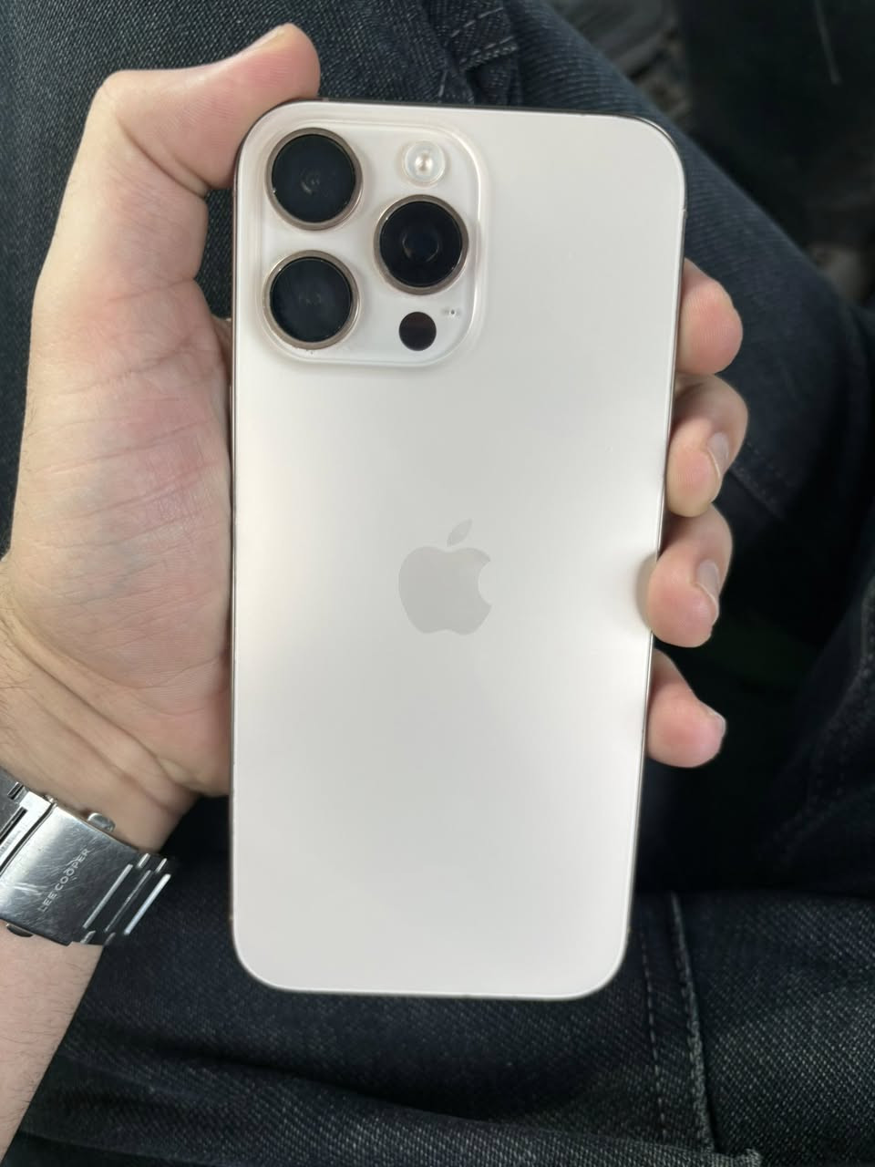 سلام عليكم ايفون 16 برو ماكس 
256 بطاريه 90
ماستر الجهاز 
وكع مني وكف ايسي الشبكة 
فتحته الجهاز طلع فطر بل بيسبانت
850 وبي مجال عل حطته
مكاني كرادة 
***********
