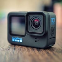 كو برو ١٠ • ٣ بطاريات • ملحقات