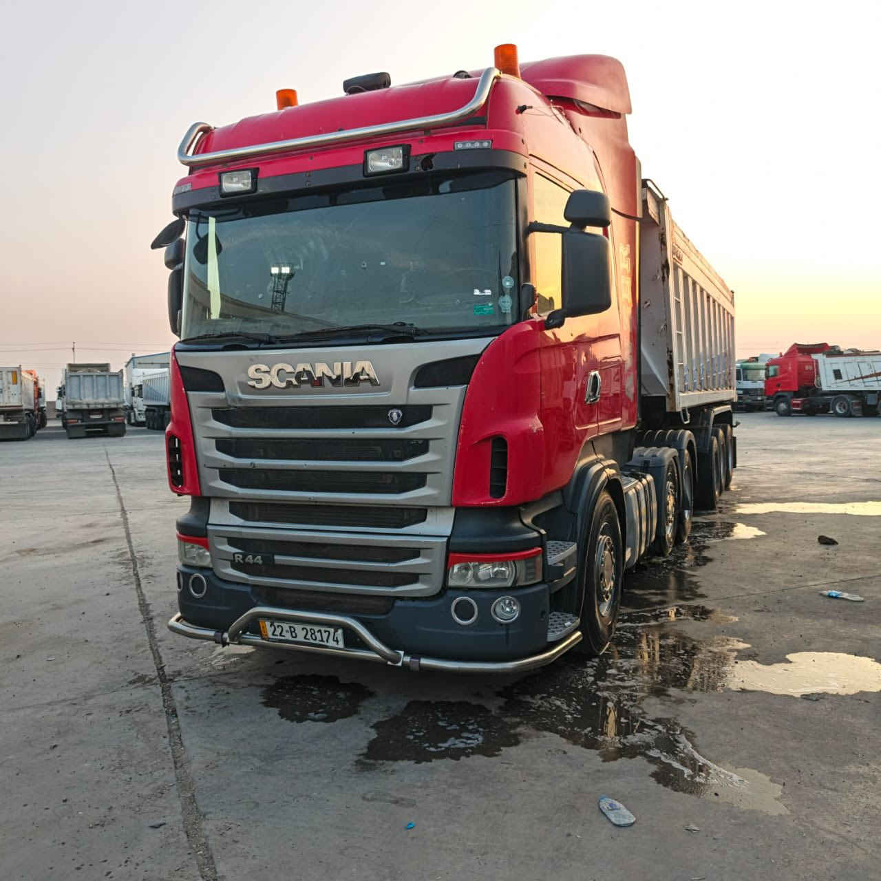 سلام وعليكم سكانيا البيع 2012 تخم تاير مكينه R440 عربانه ماكنيسان 2015   ***********👍
