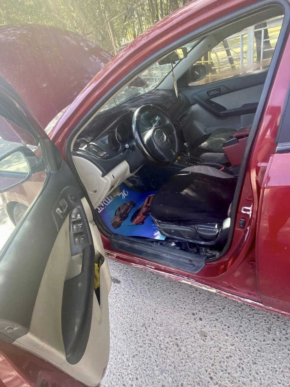 فورتي موديل 2009 السعر 68 وبيها مجال  رقم الهاتف ***********
