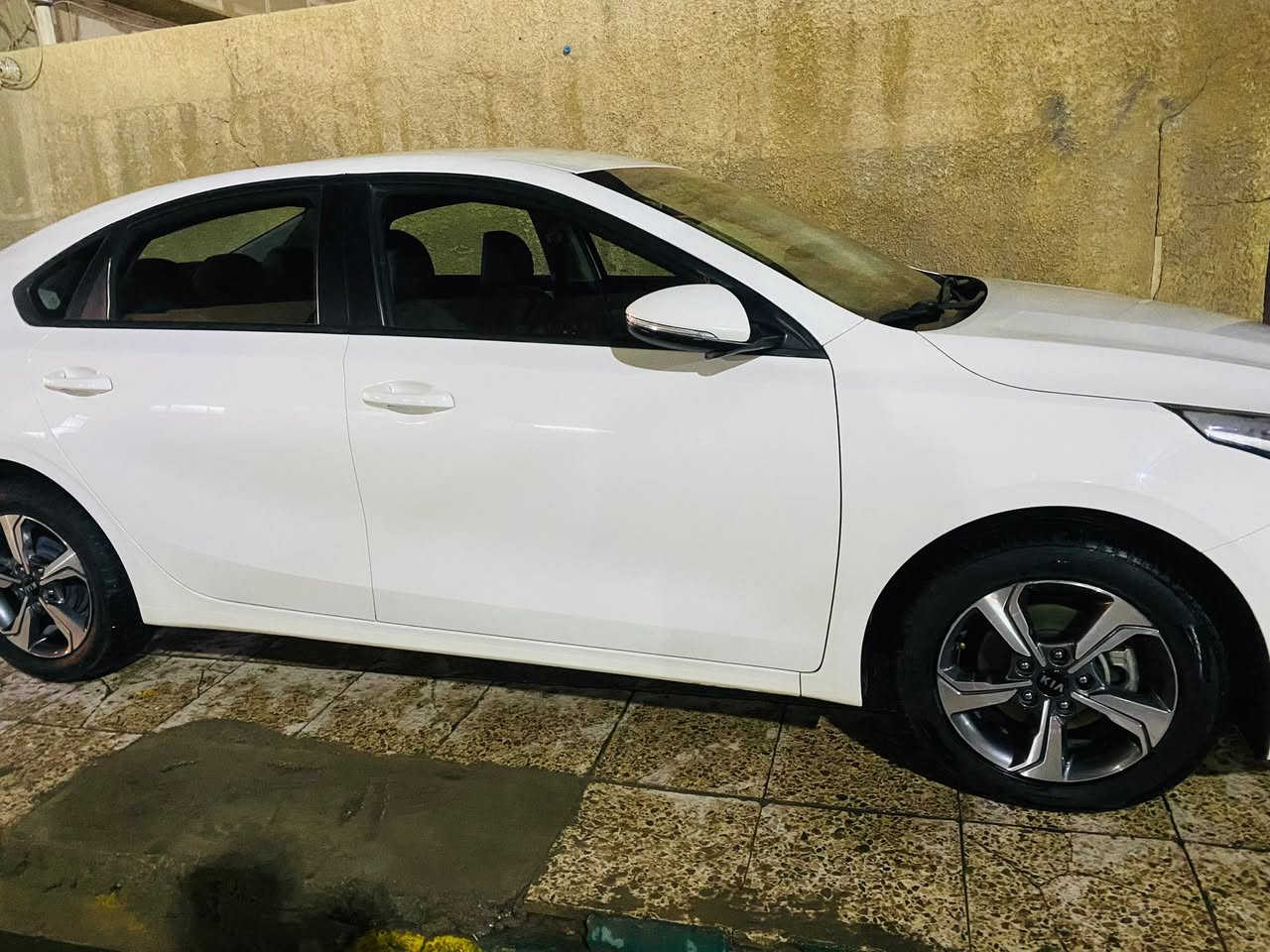 ( خـليـجـي ) سيراتو موديل 2019 
محرك 1600 ماشيه 87 الف داخل بيج
 5 ويل كب 
بكلايت لد / تبريد خلفي / دبل ايربالك باقي مواصفات معروفه

رقم صاحب سيارة ‭0776 331 4959‬
مكان السياره بغداد / الحرية
