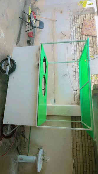 سلام عليكم
عربانه لبلبي للبيع 
نضيفه مع طباخات 2 
تايرات جديده تغليف وسقف جديد
سعر 300 وبيها مجال 
عنوان كربلاء حي العامل مقابل كلمات المصطفى 
تواصل ***********
