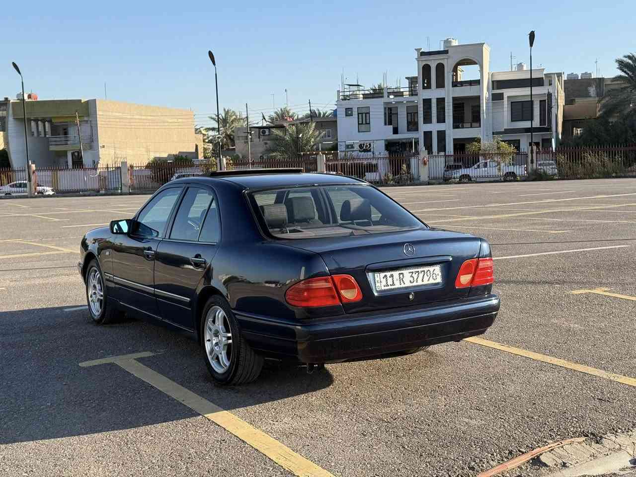 مرسيدس ام عيون موديل 1996 
محرك 6 سلندر 300 قبق اسود عنكبوت 
مصبوغه بلجديد بدون ضربه للجماليه
محرك وكير جدد صدر امامي خلفي جديد 
تبريد ثلج ،، كهربائيات كلها شغاله ،، السياره جاهزه ومناقصها شي رقم بغداد دولي سنويه وهزه جديدات
المكان بغداد حي الجامعه ،، السعر 75 ورقه
***********
