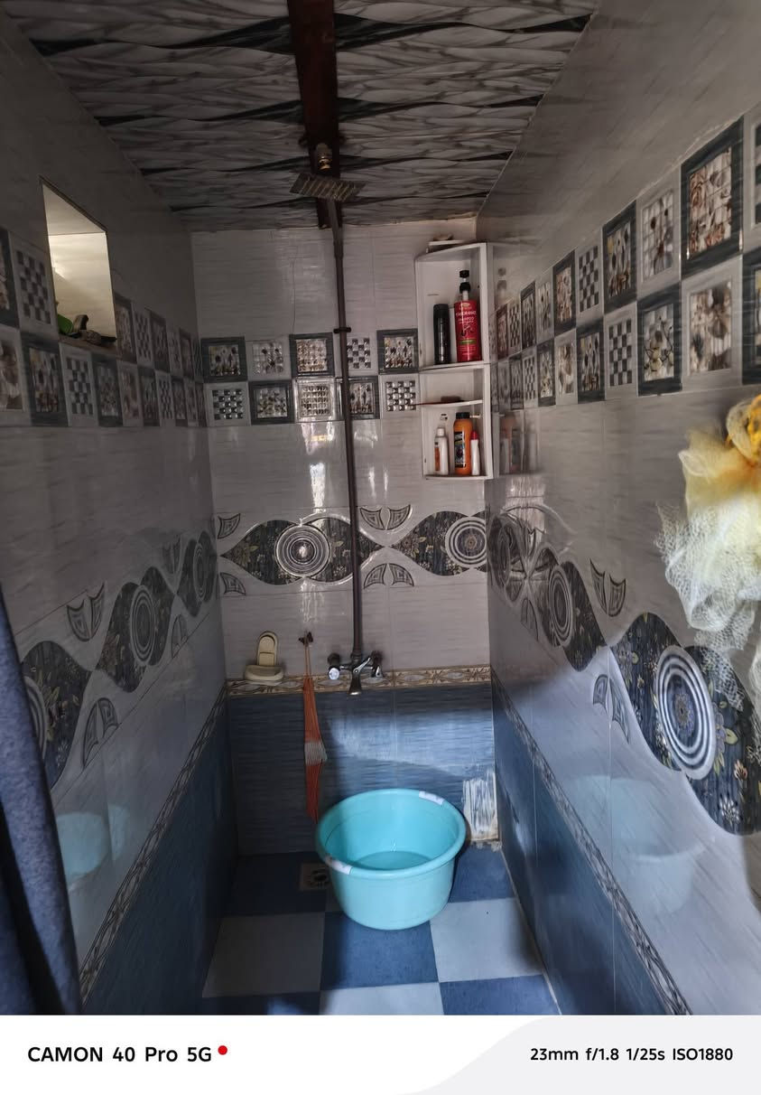 بيت طابو صرف مساحة ٣٣٣ متر ناحية الفضليه حي مدني ثاني بناء طابوك سقف عكاده غرف ٦  صاله مطبخ ديوانيه صحيات حديقة خدمات ماء كهرباء شارع مجاري قريب عله مدرسة محمد الباقر الصدر سعر ١٣٨ وبي مجال قليل تصال عله رقم *********** وتصال عله واتساب
