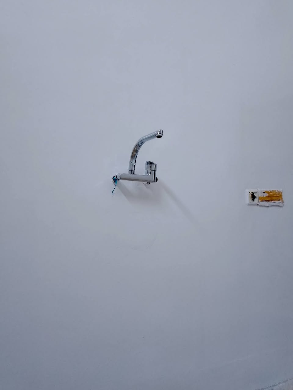 سلام عليكم اسطه صباغ وطلاس  اطلع مع كادر و على المتر  عندي وسيله نقل هذا رقمي متفرغ حاليا***********
