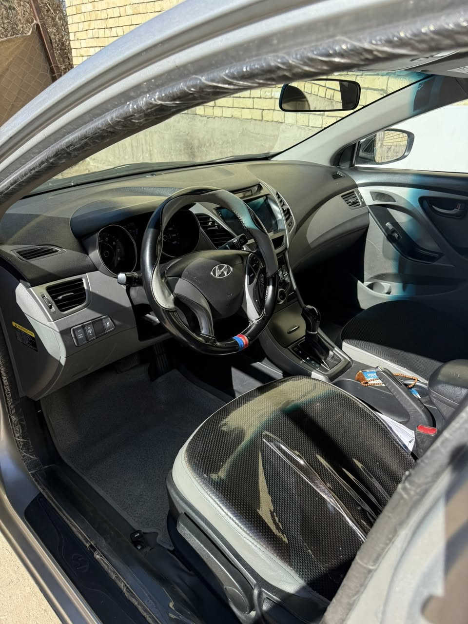 السلام عليكم النتر البيع موديل 2016
ألون سلفر وارد أمريكي 
حادثة جملغ وباب خلفي بدون دواخل 
بس صبغ والبنيد جارد ومصبوغ 
السيارة كله الايبل واحد 
بدون أيربك كير مكينه وحداديه كفلة 
مكينه 2000 دوش 
رقم كربلاء إنكليزي 
السنويه ال 2028 
مكان السيارة كربلاء 
رقم ***********
