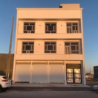 🔴 للايجارشقق وعيادات طبية  ومكاتب وسكنية مع محلات وصيدلية مساحة كل شقة...