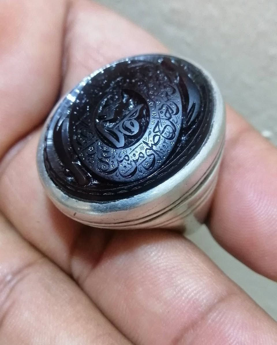 المميزون في نشرنا الباقون على عهدنا بأن ننشر لكم النوادر من الأحجار النفيسه التي يبحث الهوات عنها نقدم لكم جوهره من العقيق اليماني الكرزي الداكن المائل إلى الشفه خطت بانامل الاستاذ ((قاسمي)) يمتاز بصياغه البحرانيه القديمه للبيع على الخاص اوالاتصال على الرقم التالي ***********
