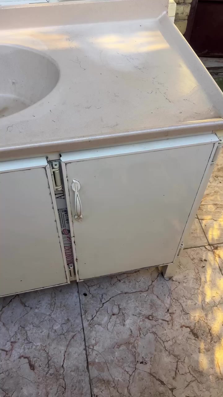 للبيع كاونتر ثلاثه قطع نظيف 
البيع سبب صغر المكان 
النظافه فول مصار فتره من ماخذي القياس متر ونص


**إذا كنت صاحب هذا الإعلان وتريد حذفه لأي سبب، رجاءا أرسل رسالة إلى الدعم الفني**