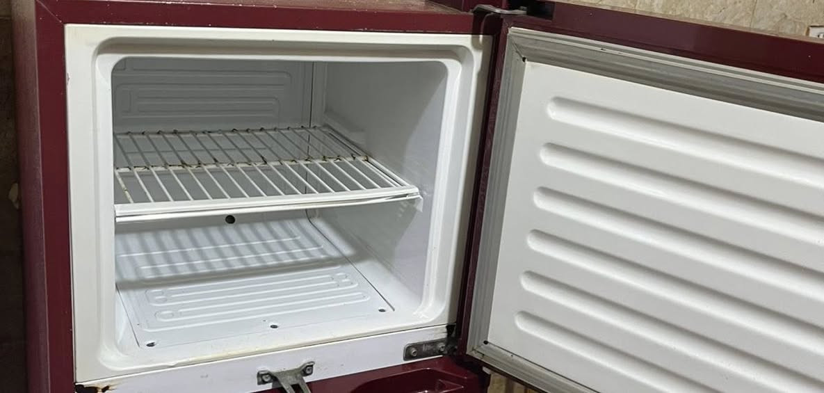 السلام عليكم 
للبيع 
كلشي مابيها فقط محتاجلها غاز 
السعر ١٢٥ وبيها مجال
حجم وسط  
العنوان النجف حي السواق 
الي يريدها يتواصل على رقم : ***********
