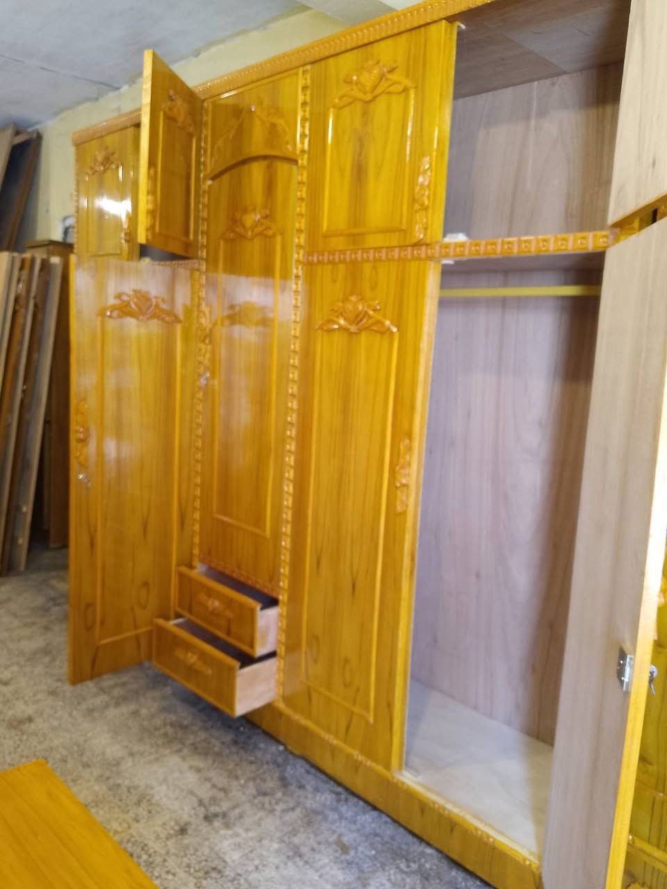 غرفة 5 ابواب زان مستعملة شغل توصي درجة الولى الولى صاج 5 ملم نضافه 💯
العنوان الحدباء خلف مرطبات البحرين مقابل افران زينب الرقم ***********
غير متوجد على الفيس
مستعدون لشراء الغرفه و الكناتير
