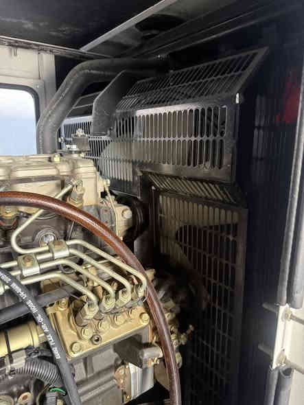 بيركنز انكليزي 4 سلندر بزونه كاتم
توليد لوري سومير 22KV
ساعات العمل 600 ساعة 
إربيل الصناعه الجنوبيه 
***********
