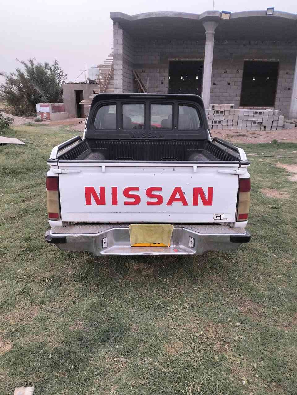 نيسان للبيع ادوات موديل 2002  بيه كصه حوض سياره جديده جاهز محرك كير كهربائيات تبريد تدفئة حداديه كله جاهزه السعر 55 ورقه وبيه مجال مكانه ذي قار اتصل ***********
