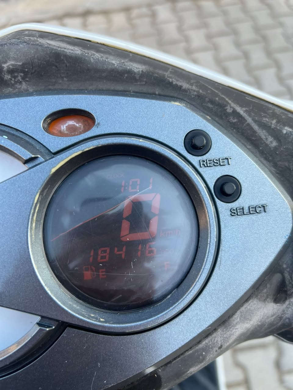 للبيع دراجه سكنس فحل مال رمبه   ماشيه ١٨الف حقيقي كفراته اصليه  محرك بلادي برغي مملعوب بيه كهربائيات كلها شغاله وراقها كامله أوي نقص مابيها السعر (٧٥٠》الف العنوان بغداد الكرخ الاتصال على الرقم ***********
