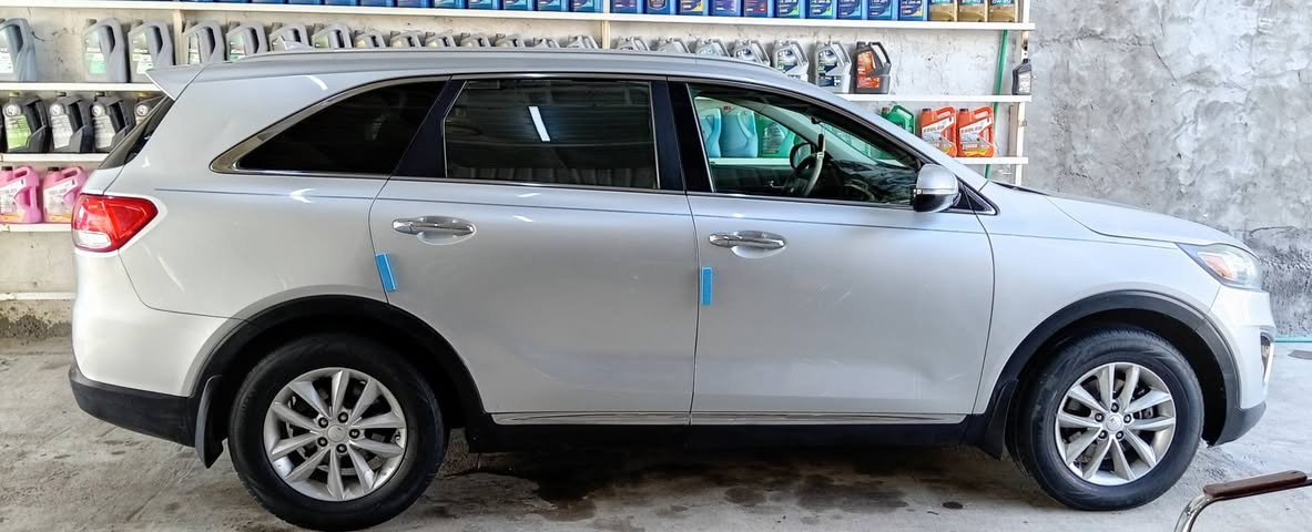 سلام عليكم البيع او امراوس سورنتو موديل 18 رقم بغداد الدولي مكينه 4 بيه صبغ ٤ قطع بدون دواخل بيع او امراوس ***********
