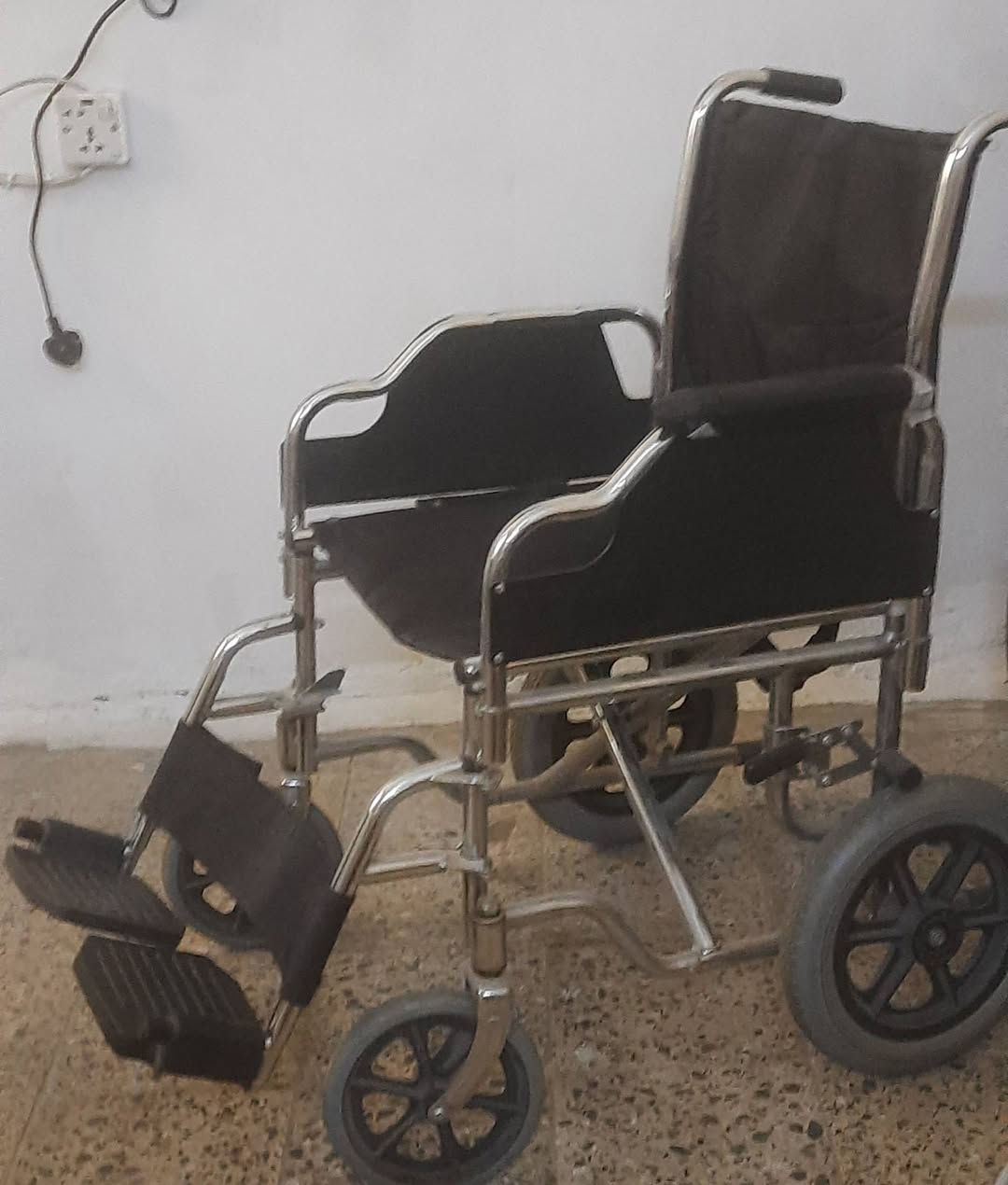السلام عليكم
كرسي متحرك للبيع ب ٧٠ الف


**إذا كنت صاحب هذا الإعلان وتريد حذفه لأي سبب، رجاءا أرسل رسالة إلى الدعم الفني**