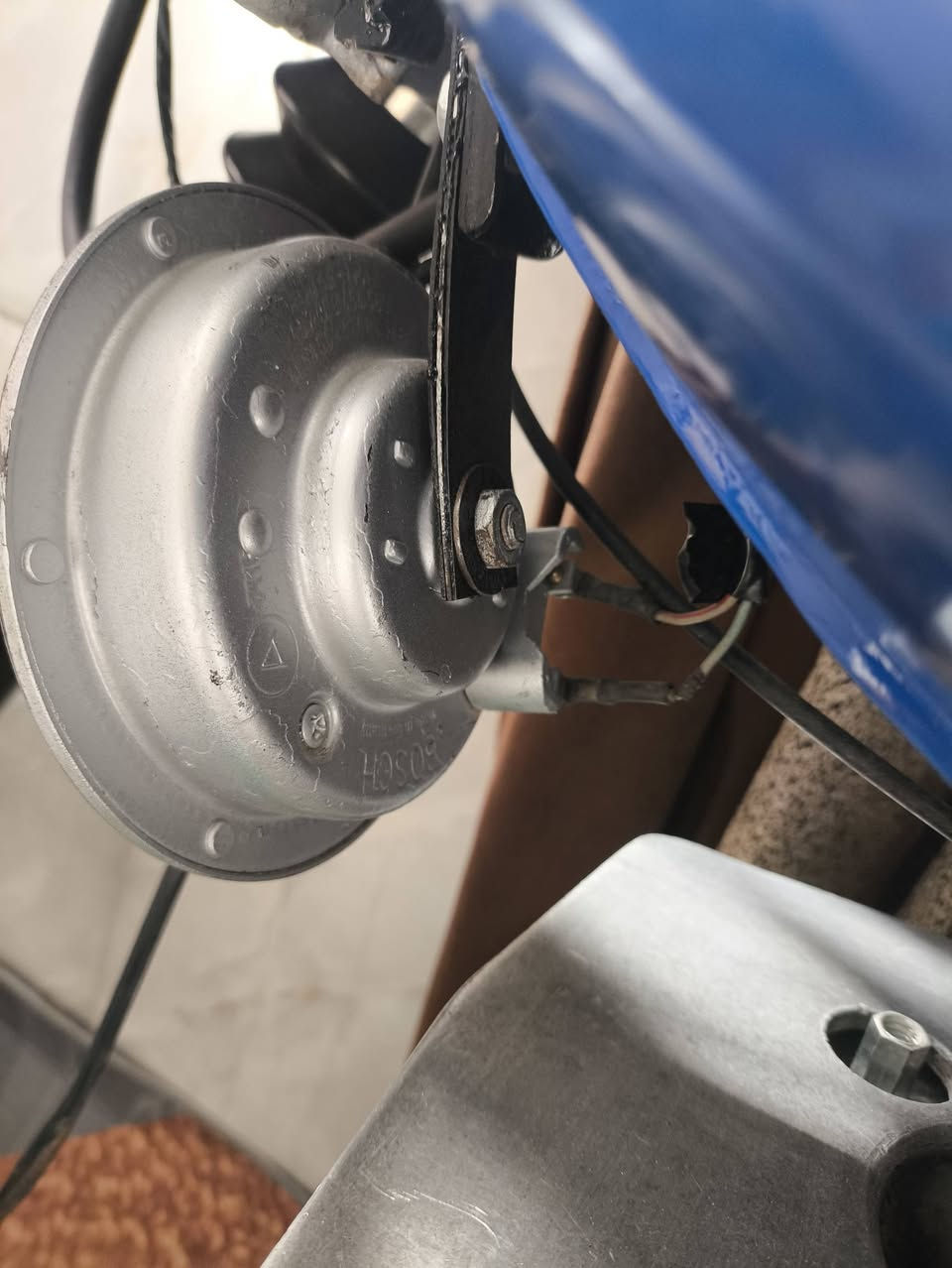 سلام عليكم هورن الماني نضيف كلش بعده ما مقسم شعره 50الف تفاصيل زايد ***********
