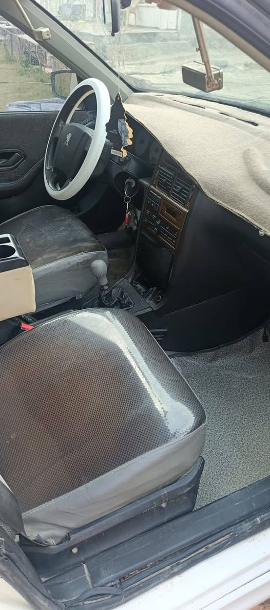 السلام عليكم بيجو بارص مديل ١١كير مكينه حداده جاهزه رقم نكليزي بغداد هزه جديده دواخل جديده تبريد شغال عارضه ب٤٥ وبيه مجال كلش بسيط ***********
