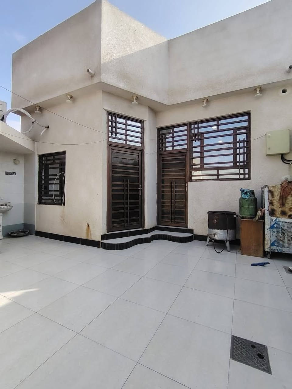 اللهم صلي على محمد واله محمد وال محمد
*********** متوفر واتساب 
يتوفر دار سكن طابو صرف #عرصه
#تحويل بأسم المشتري 
#المساحه ١٥٠ متر
عله شارع تبليط 10
#العنوان البصره ابي الخصيب طلاع الحمزه قريب عله المحكمه 
يتكون من #غرفتين منام #وصاله #ومطبخ #وديوان وصحيات داخليه وخارجيه وكراج
#شقل درجه اوله امانه مال جناي
#السعر المطلوب (130) مليون قابل للتفاوض
#للأستفسارأتصال***********
نستقبل جميع العروض العقاريه
