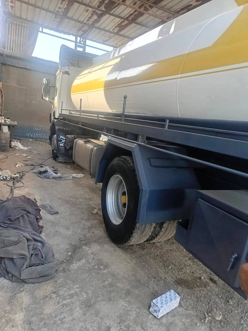 السلام عليكم ورحمه الله سكانيا بومه 2004 ام نازل تانكي جديد 16,000 تخم طاير جديد تبريد تدفئه❄️❄️🥶
موتور 55 سحبوا دفع زوج باتريات جدد سنويه تنكر 30
سياره كامله كمال لله جاهزه للشغل رقم الهاتف)(*********** ماكينه ام نازل
