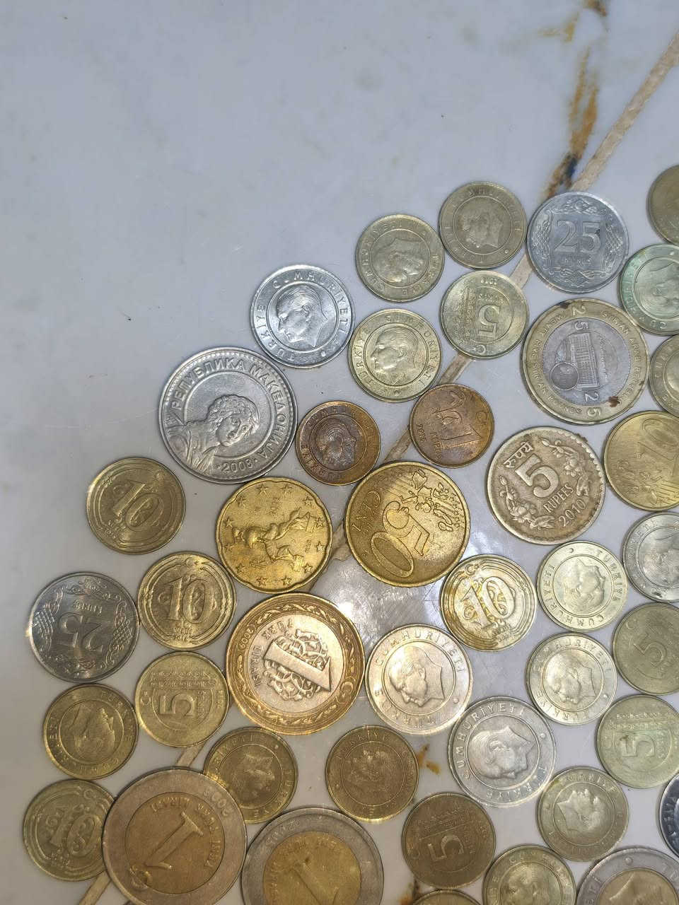 عملات معدنية من عدة بلدان و بيها عملات عمرهن اكثر من ٨٠ سنة لأكثر سعر أبيع من لحد ١٢ بليل 
توصيل ماعندي مكاني بغداد


**إذا كنت صاحب هذا الإعلان وتريد حذفه لأي سبب، رجاءا أرسل رسالة إلى الدعم الفني**