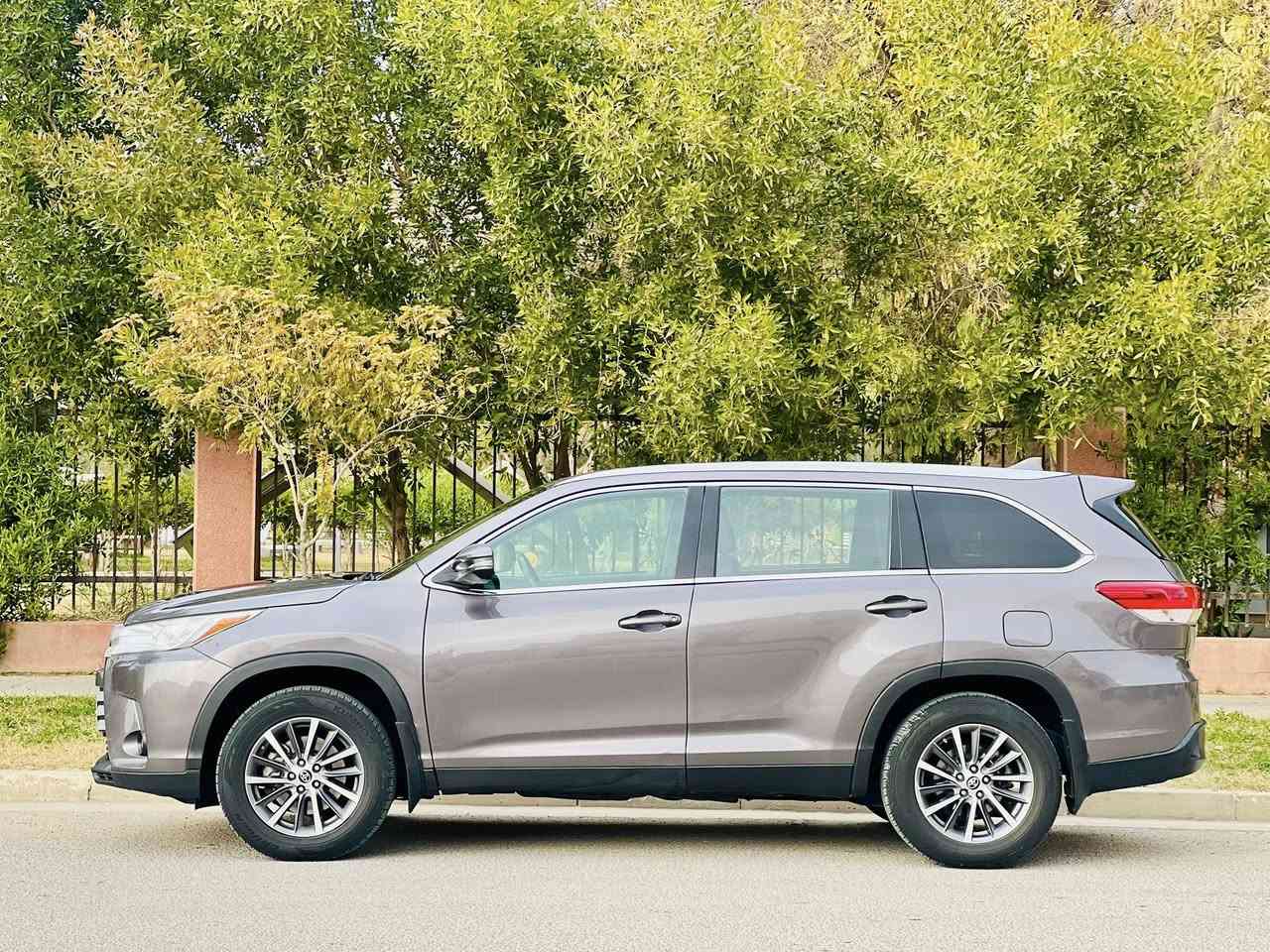 تيوتا هايلاندر 2019
محرك 6 سلندر 
فتحه + بصمه
كراسي جلد + كهرباء 
جنطه كهرباء 
رادار امامي جانبي 
ماشيه 38 الف
السعر 265$$
مكان سياره بغداد 
*********** واتساب

‭   
اتصال0777 478 0969‬
