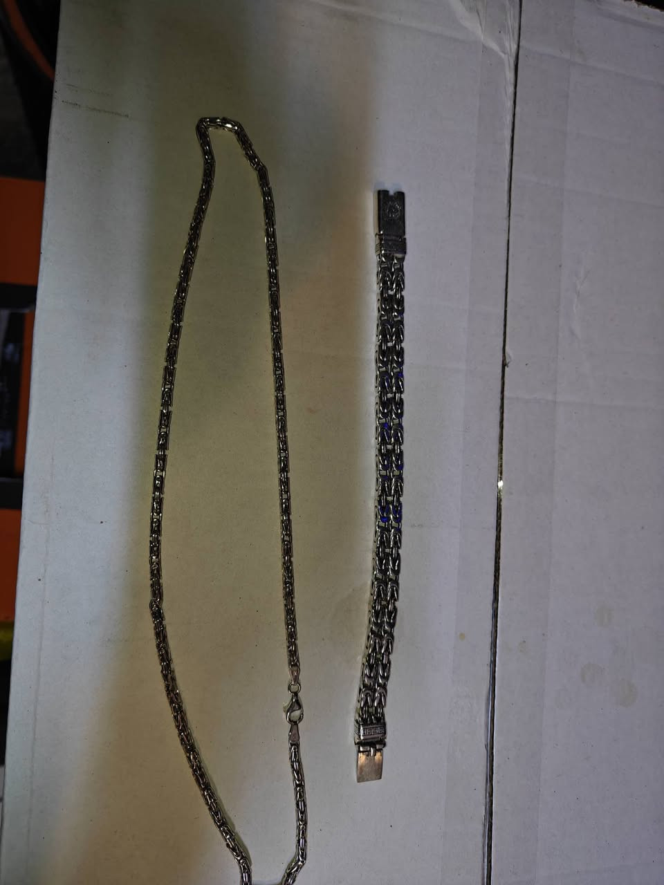 سلام عليكم 
فضه عيار 925
108 غرام 
سوار 57
كلاده 51 
3250الغرام


**إذا كنت صاحب هذا الإعلان وتريد حذفه لأي سبب، رجاءا أرسل رسالة إلى الدعم الفني**