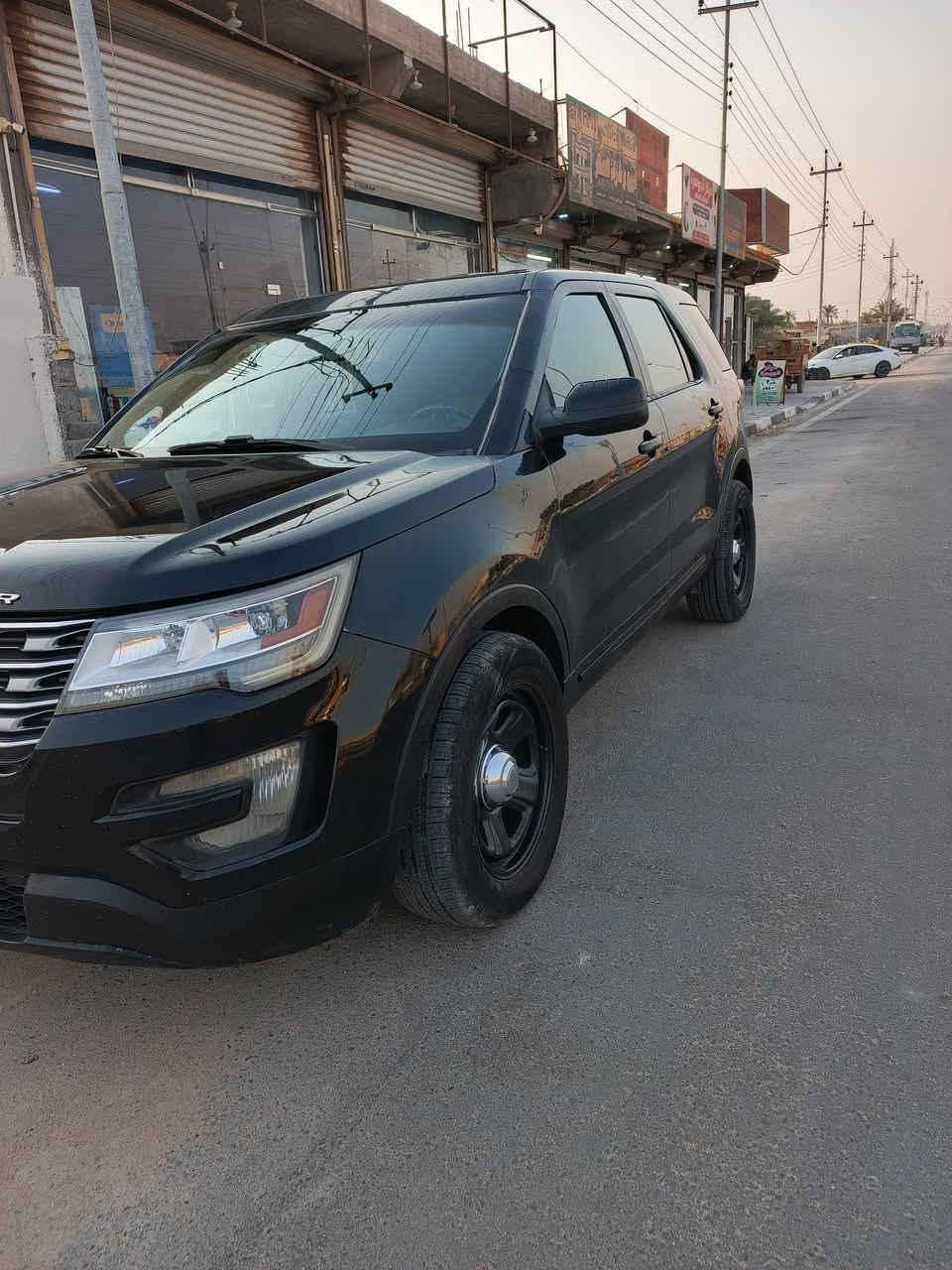 سلام عليكم  فورد اكسبلور بوليسي البيع او مراوس  2017 
حادث دعاميه امامي فقط مامفتح اي قطعه بل سياره سياره مصبوغه عام لين البوليسي يجي لونين سياره 5 راكب 6 سلندر  3700 مكينه كير جدد توه شادهن 
منضومه تبريد كله جديده حداديه جديده درايم شفت جديد 
تخم تاير جديد ويل بوليسي اصلي سياره جاهزه
سعر135 وبيه مجال 
مكاني البصره شط العرب الحوطه 
***********
