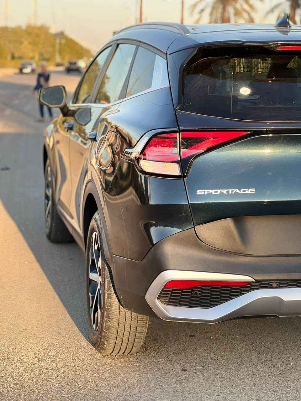 Kia Sportage Hybrid 2023
مواصفات السيارة 
1.حساسات أمامية خلفية جانبية
2.رادارات أمامية جانبية
3.اشاير بل مري
4.نقطة عمياء 
5.عدسات زينون 
6.كشان جلد
7.تدفئة كشنات
8.هيتر ستيرن
9.أربع مودات قيادة 
10.شاشة العدادات ذكية متصلة 
11.تحديد مسار 
12.قيادة ذاتية
13.دفع رباعي 
14.نضام نزول منحدرات 
15.گير ماوس 
17.أوتو هولد
18.كامرة خلفية
19.گير ماوس 
20.شاشة تحكم التبريد و الاوامر 
21.شفتات ستيرن 
22.بصمة تشغيل 
23.مثبت سرعة 

.بعد هواي مواصفات دواخل السيارة جداً مميزة بل لون النيلي و الأبيض مرقمة بغداد بأسمي و تحويل على مزاجك 
السيارة چاملغ أمامي مصلح بدون أيرباك السيارة كلش حلوة 

سعر السيارة 215$

للاستفسار .***********
