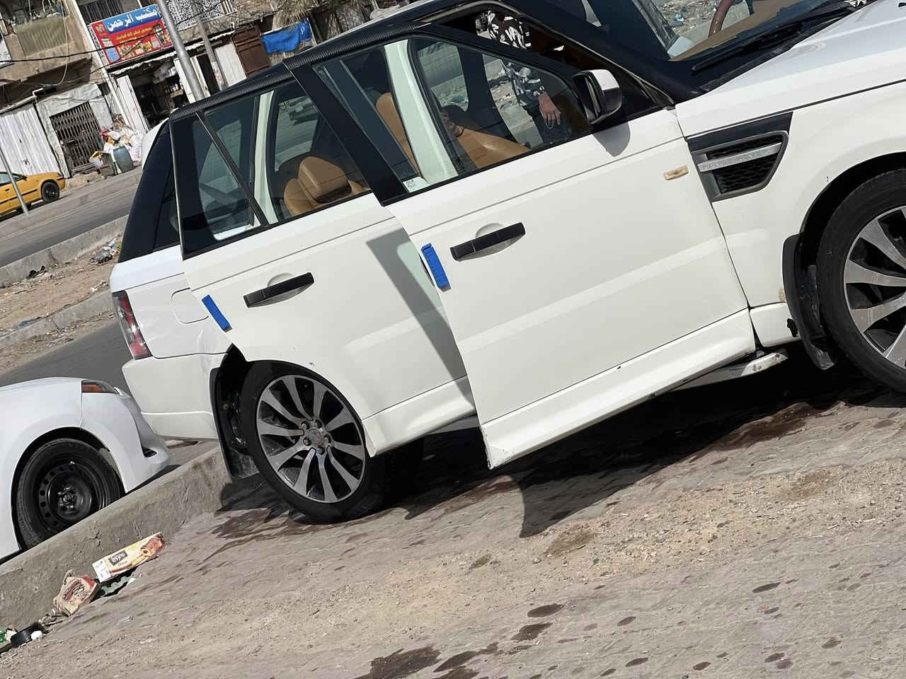 السلام عليكم رانج روفر 2009 محدثه 13 مكينه سوبر رقمها قادسية مشروع وطني سياره جاهزه نقص بيها ويل كب واحد اعوج مكانها مدينه الصدر السعر النهائي مال بيع قفل قفل قفل 95 ورقه التعجبه شراي يجي قطعتين صبغ جاملغ وباب خلفي بدون دواخل بدون معجون 
*********** او مراوس ب  اقل
