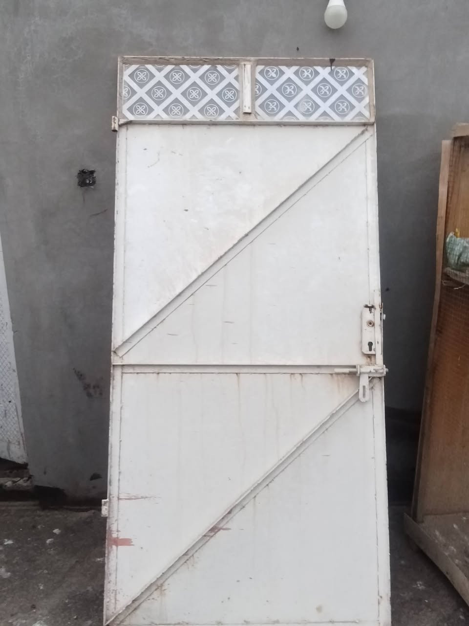 سلام عليكم باب البيع طولهه 2 متر وعرضهه متر سعرهه 30 وبيهه مجال مكاني بعقوبة ***********
