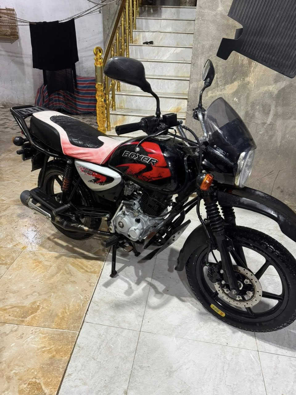 سلام عليكم دراجه بوكسر هندي 23 دراجه مفتوحه مره وحده فقط  رقم وسنويه تحويل ثاني يوم  نضافه دراجه 100/90 مامتعربه تواير شركه ممبدلات شرط  سعر خاص مكان قرنه شرش ‭0773 699 9551‬
