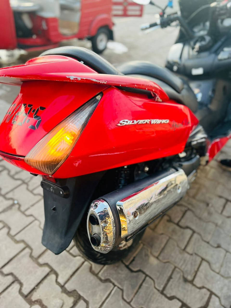 السلام عليكم سلفر ونج مكينة مكفولة 400اوفر اي بي اس سودة رون1 حماوة متعبر ٣طابوكات ثابتة كهربائيات كلهة شغالة دشبول كلة شغال معدل 180دراجة مال جني ربع متذب عليه جامة طويلة سعره مناسب 950 مكاني بغداد حي اور او مدينة ***********رقمي
